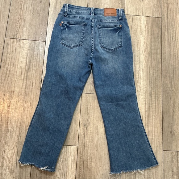 Judy Blue‎ Womens Jeans Size 7/28 Flare Crop Frayed Hem Medium Wash Denim Casual - Picture 8 of 9